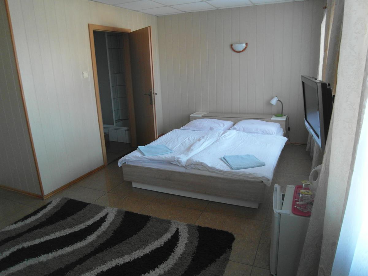 Pomorska Zajazd Restauracja Czaplinek Buitenkant foto