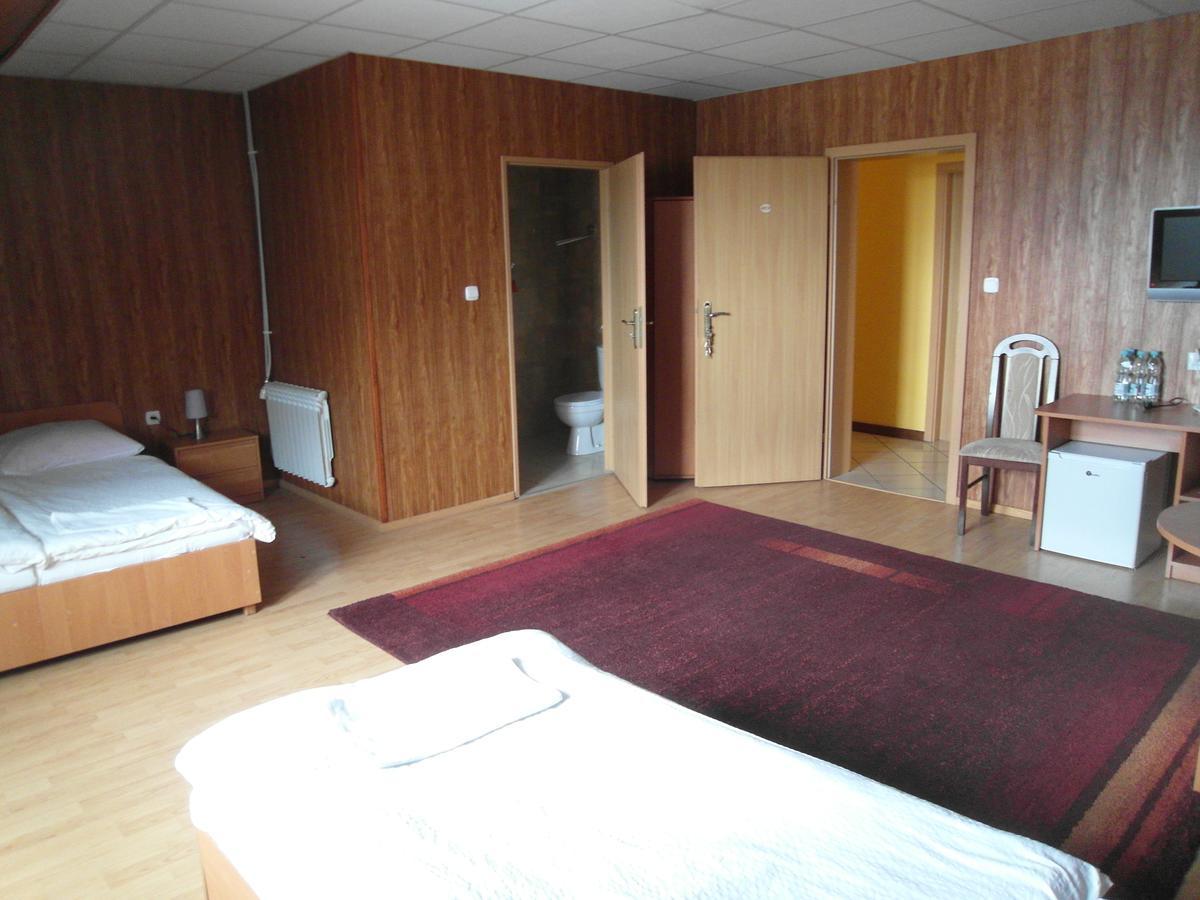 Pomorska Zajazd Restauracja Czaplinek Buitenkant foto