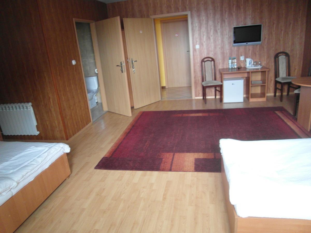Pomorska Zajazd Restauracja Czaplinek Buitenkant foto